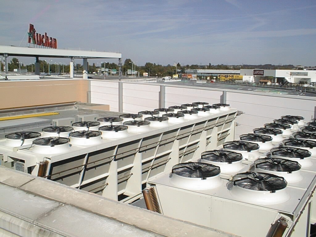 AUCHAN - Luxembourg.SHVD air cooled condenser with Spray System